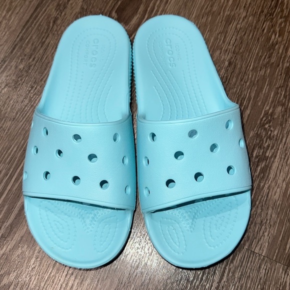 CROCS Light Blue Women's Sandals - Picture 1 of 2